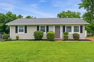 127 E Marseille Dr, Saint Louis, MO 63129 - Photo 1