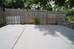 615 Crest Ct, Kirkwood, MO 63122 - Photo 36