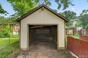 7407 Balfour Dr, Hanley Hills, MO 63133 - Photo 18