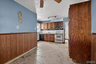 7407 Balfour Dr, Hanley Hills, MO 63133 - Photo 8