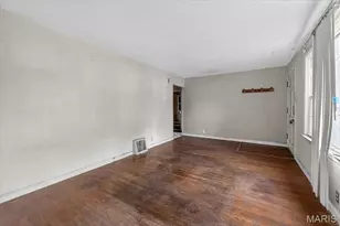 7407 Balfour Dr, Hanley Hills, MO 63133 - Photo 6