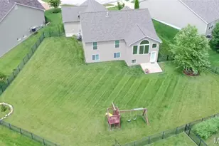 708 Bellingrath Gardens Ct, Wentzville, MO 63385 - Photo 2