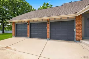 15693 Dresden Lake Ct, Chesterfield, MO 63017 - Photo 2
