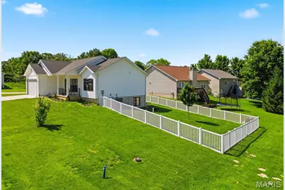205 May Avenue, Winfield, MO 63389 - Photo 2