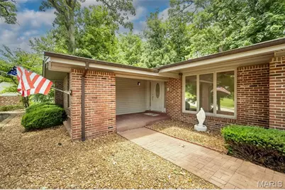 425 Kenilworth Lane, Ballwin, MO 63011 - Photo 2