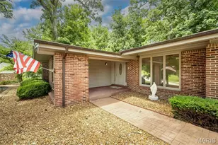 425 Kenilworth Ln, Ballwin, MO 63011 - Photo 2