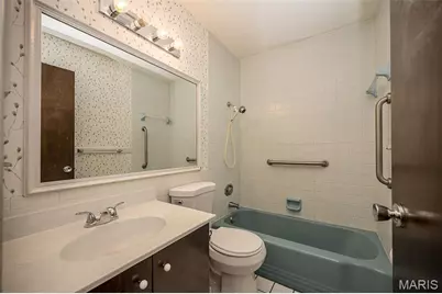 425 Kenilworth Lane, Ballwin, MO 63011 - Photo 32