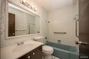425 Kenilworth Ln, Ballwin, MO 63011 - Photo 32