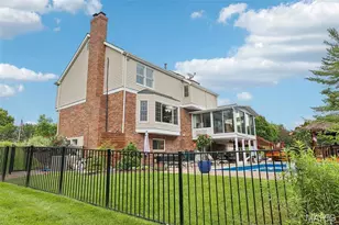 240 Whiting Ln, Chesterfield, MO 63005 - Photo 38