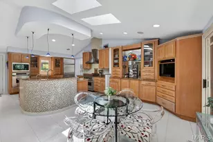 4 Arrowhead Estates Ln, Chesterfield, MO 63017 - Photo 16