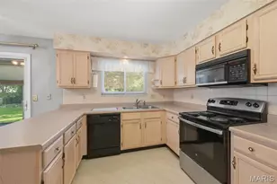 2082 Hackmann Estates Dr, Saint Charles, MO 63303 - Photo 10