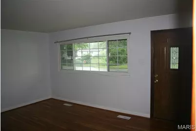 1060 Loveland Drive, Florissant, MO 63031 - Photo 6