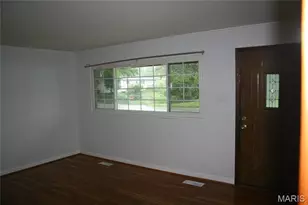 1060 Loveland Dr, Florissant, MO 63031 - Photo 6