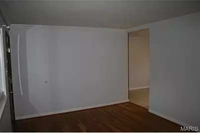 1060 Loveland Drive, Florissant, MO 63031 - Photo 8