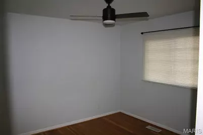 1060 Loveland Drive, Florissant, MO 63031 - Photo 12