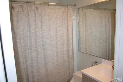 1060 Loveland Drive, Florissant, MO 63031 - Photo 10