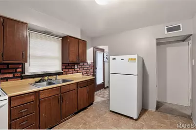 1240 Lakeview Avenue, Saint Louis, MO 63138 - Photo 10