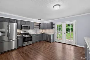 1052 Arlington Dr, Saint Charles, MO 63303 - Photo 8