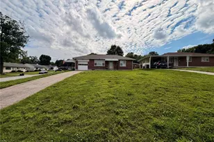 11 Rose Ct, Saint Charles, MO 63301 - Photo 2