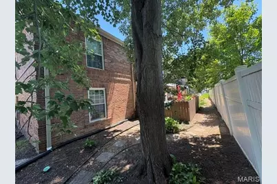 4277 Forest De Ville Drive #E, Unincorporated, MO 63129 - Photo 2