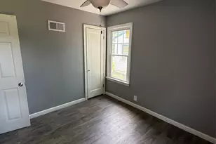9647 Margo Ann Ln, Saint Ann, MO 63134 - Photo 8