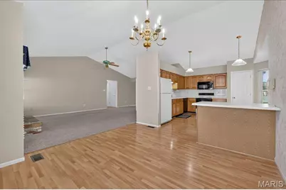 22 Burlington Court, Saint Charles, MO 63304 - Photo 6