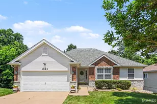 3585 Lakeview Heights Dr, Saint Louis, MO 63129 - Photo 1