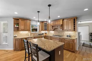 996 San Sebastian Dr, Fenton, MO 63026 - Photo 8