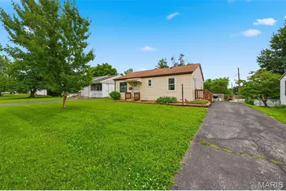 2702 Chatham Drive, Maryland Heights, MO 63043 - Photo 4