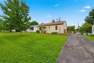 2702 Chatham Dr, Maryland Heights, MO 63043 - Photo 4