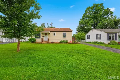 2702 Chatham Drive, Maryland Heights, MO 63043 - Photo 2