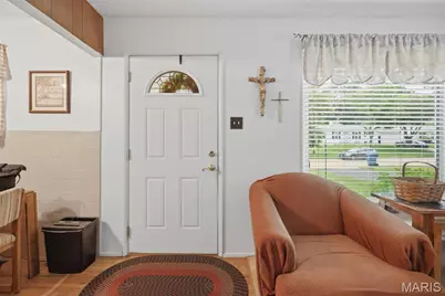 2702 Chatham Drive, Maryland Heights, MO 63043 - Photo 10