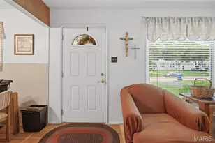 2702 Chatham Dr, Maryland Heights, MO 63043 - Photo 10