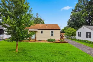 2702 Chatham Dr, Maryland Heights, MO 63043 - Photo 8