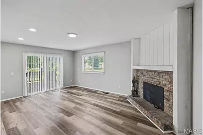 32 Queen Ann Drive, Hazelwood, MO 63042 - Photo 4