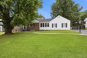 9860 Berwick Dr, Affton, MO 63123 - Photo 2