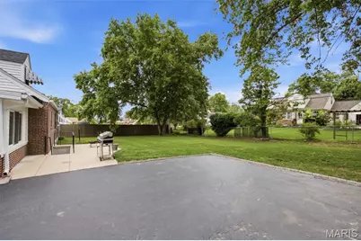 9860 Berwick Drive, Affton, MO 63123 - Photo 28