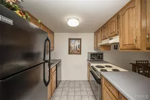 1090 Mersey Bend Dr, Saint Louis, MO 63129 - Photo 10
