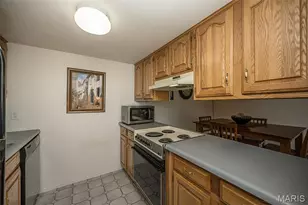 1090 Mersey Bend Dr, Saint Louis, MO 63129 - Photo 12