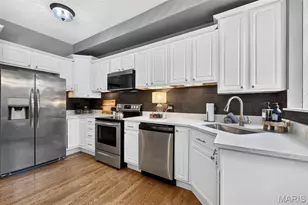 4251 Maryland Ave, Saint Louis, MO 63108 - Photo 12
