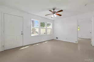 135 Becker Dr, Saint Louis, MO 63135 - Photo 4