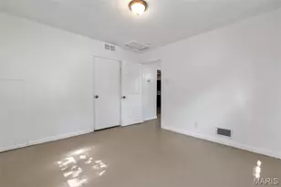 135 Becker Dr, Saint Louis, MO 63135 - Photo 8