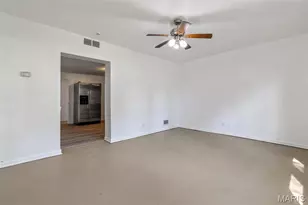 135 Becker Dr, Saint Louis, MO 63135 - Photo 6