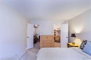 10381 Oxford Hill Dr, Saint Louis, MO 63146 - Photo 12