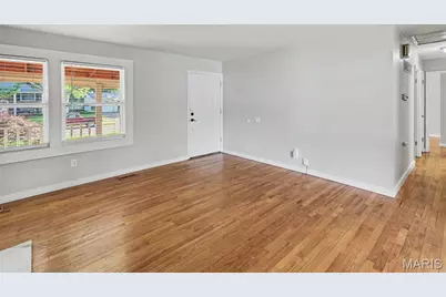 960 N Park Lane, Florissant, MO 63031 - Photo 2