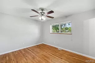 960 N Park Ln, Florissant, MO 63031 - Photo 8