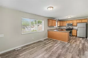 960 N Park Ln, Florissant, MO 63031 - Photo 4