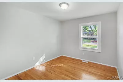960 N Park Lane, Florissant, MO 63031 - Photo 10