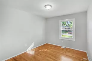 960 N Park Ln, Florissant, MO 63031 - Photo 10