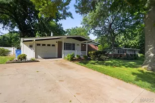 2560 Suffolk Pl, Florissant, MO 63033 - Photo 2